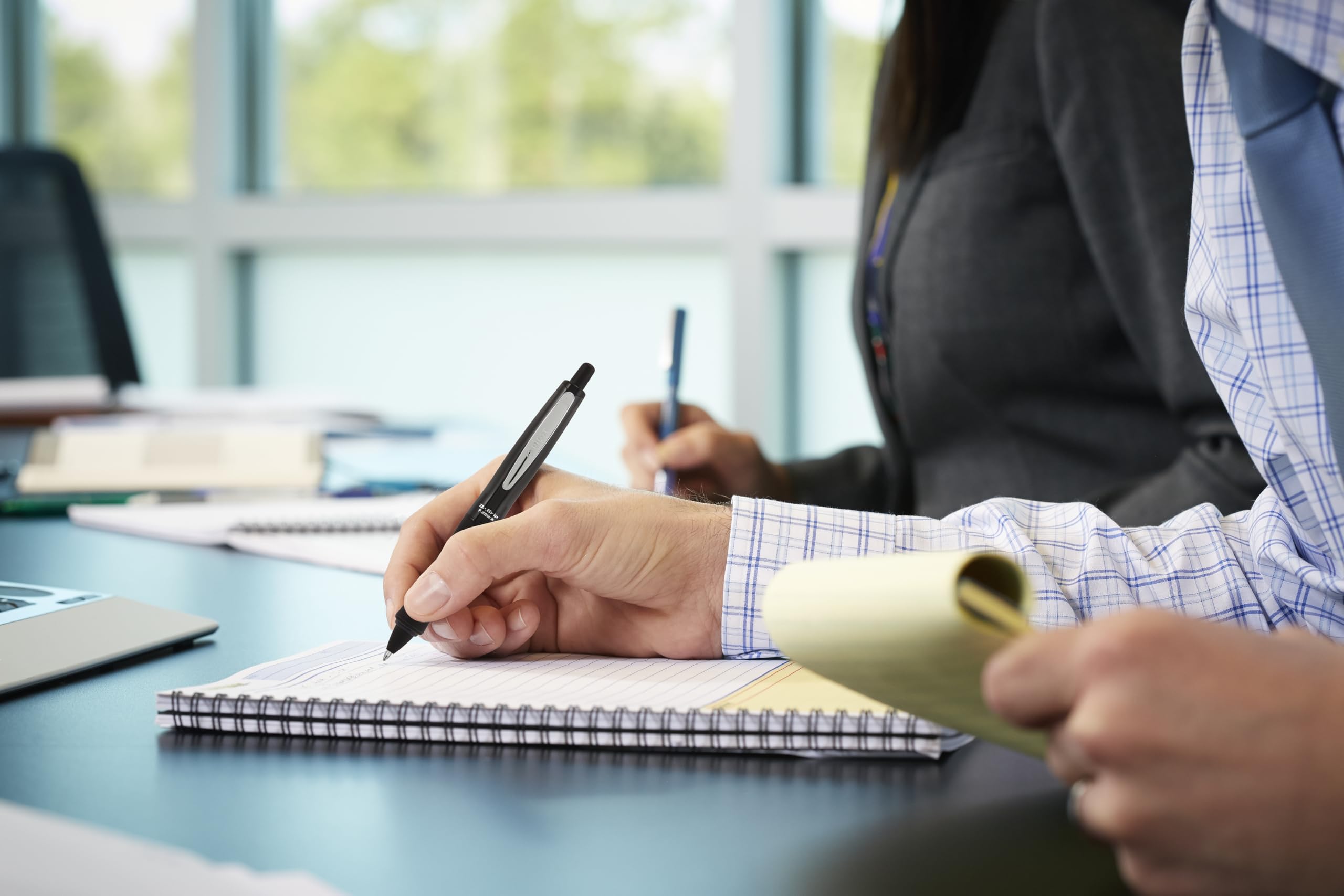 PILOT Dr. Grip FullBlack Refillable & Retractable Ballpoint Pen, Medium Point, Black Ink, Single Pen (36193)- Ideal for School, Journaling & Office Writing - Image 6